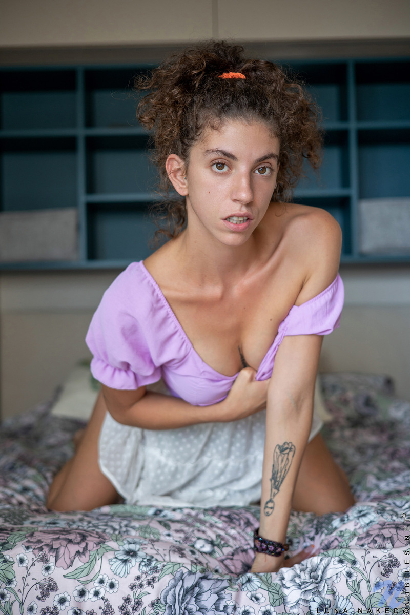 Luna Naked In Under My Skirt