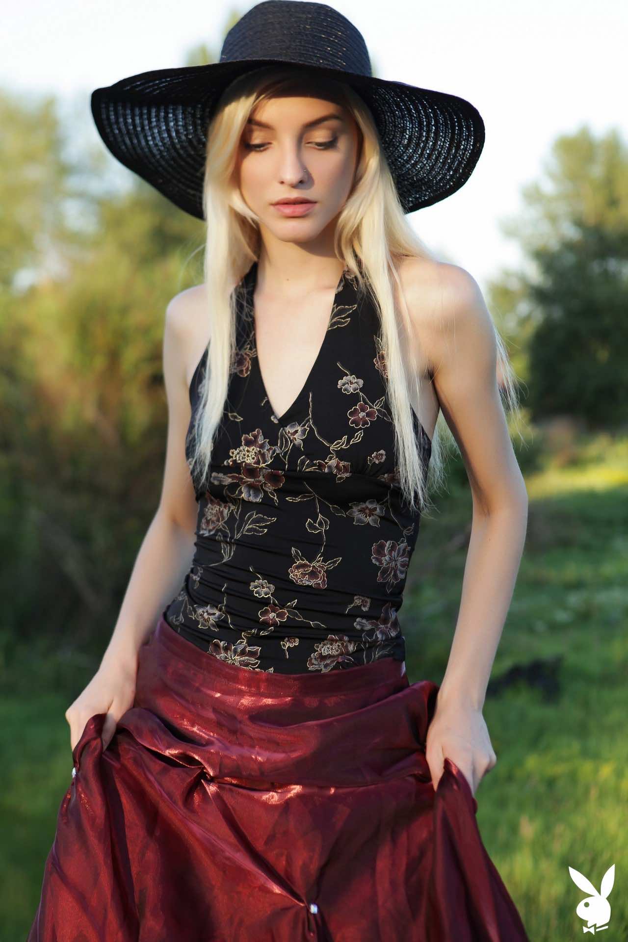 Kira In Date At Dusk