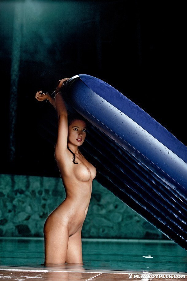 Stunning Jevgenija Tischenko gets cool in the pool