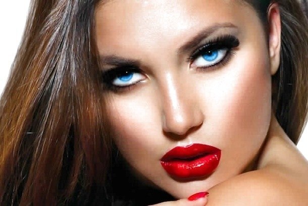 Models Seducing with gorgeous eyes