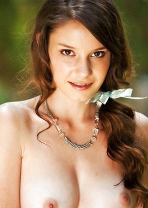 Brunette 18 years old pussycat Rilee Marks seduces