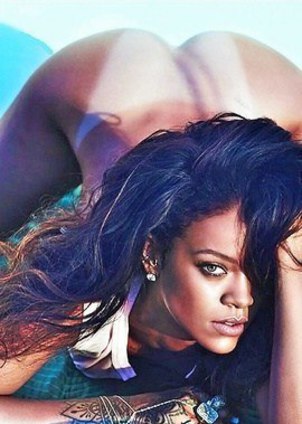 Rihanna NUDE!