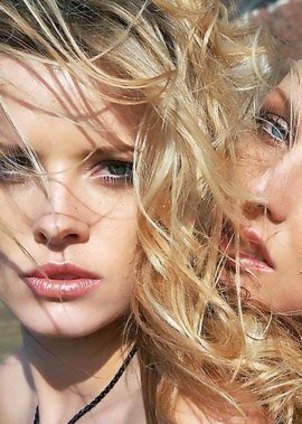 Victoria and Nikky are 2 naked girls on the beach