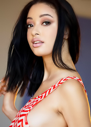 Petite Babe Scarlett Bloom Spread Her Legs On Bed