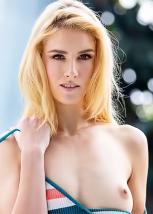 Skinny And Extra Hot Blond Mazzy Grace