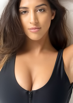 Sexy Brunette Babe Alexa