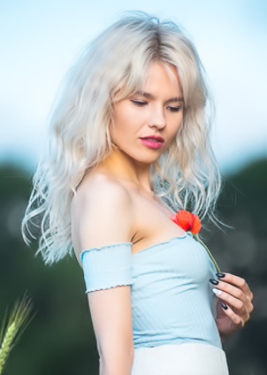 Zarina A Flash Her Pussy