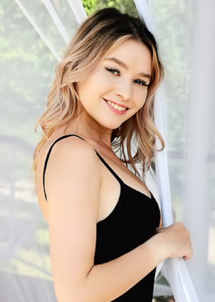 Angelina Ash Stripping Naked