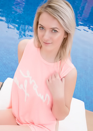 Kate Fresh Spreading Her Hot Pink Pussy Open