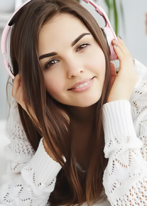 Alise Moreno Expose Her Perfect Breasts