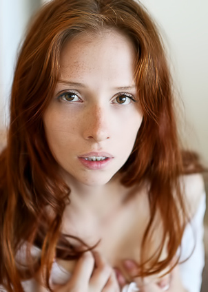 Zazi Darling Natural redhead beauty has a pretty pink twat