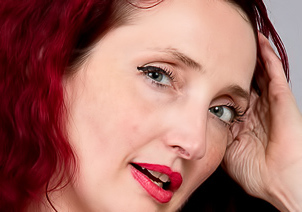 Zinnia Blue Naughty MILF Zinnia Blue loves getting fucked