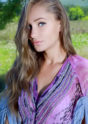 Florida Bare Her Hot Pussy To The Gentle Breeze