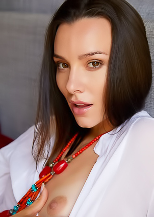 Naughty babe plays with her pussy on floor