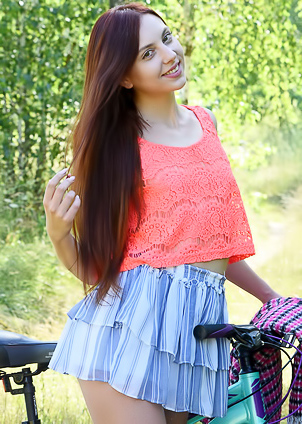 Valery Leche Pussy Pouts Open To Expose The Succulent Pink Interior