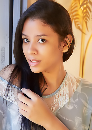 Karin Torres Expose Her Plump-lipped Smooth Shaved Pussy