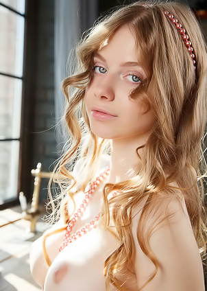 Small Teen Beauty Siya Teases Nude