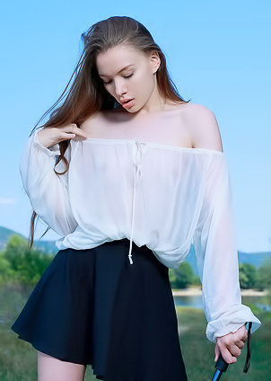 Stunning New Model Dariana Shows Shaved Pussy And Sexy Booty