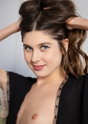 Luna Pica Expose The Delicate Folds Of Her Pussy