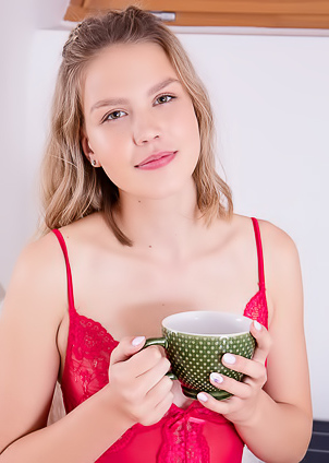 Cute Blonde Alice Reign Masturbating For Your Erotic Enjoyment