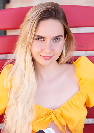 Emily Swan Green-eyed Beauty Slides Her Outfit From Her Shoulders