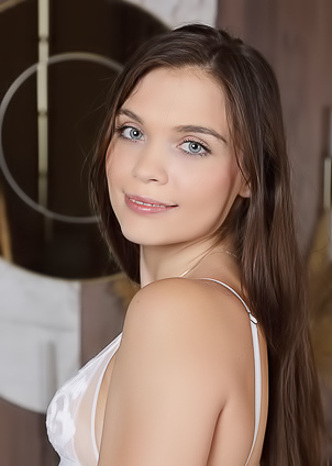 Adriana Fawn Posing Provocatively To Show Off Her Sexy Curves