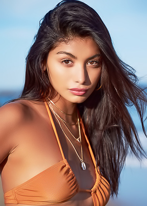 Carolina Reyes Shows Off Her Sand-covered Ass