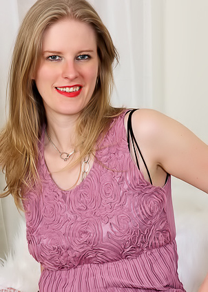 Chelsea Carter Shove Deep Into Her Greedy Cunt And Ride To Climax