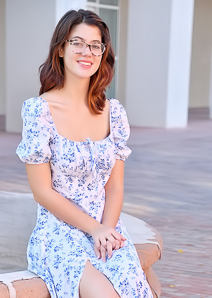 Elle Her Assets In Public