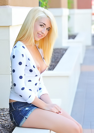 Toplee Girl Jayde Walking Around