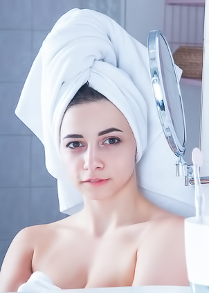 Elle Mira Big Breasted Young Hottie