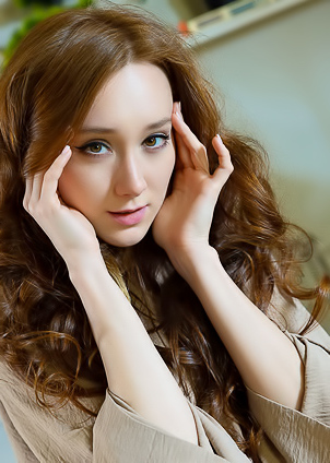 Alice Mido Flaunts Her Firm Round Ass Provocatively