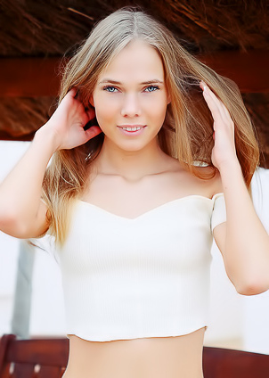 Luise Wriggling Out Of Her Shorts And Spreading Her Long Legs In A Wide Split