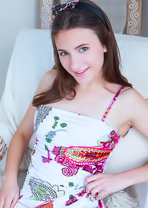 Cute Angel Girl Yanetta With Hot Young Pussy