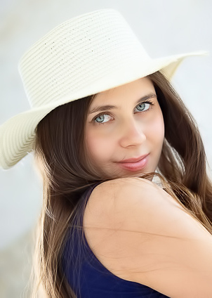 Luna Pica Kicks Her Long Legs In A Supple Split