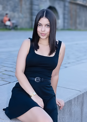 Gia Rosse Strips And Plays With Pussy