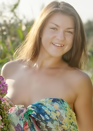 Lili K Stunning Busty Model