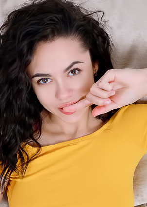 Dzhili Shows Enticing Rear View Of Her Perfect Ass