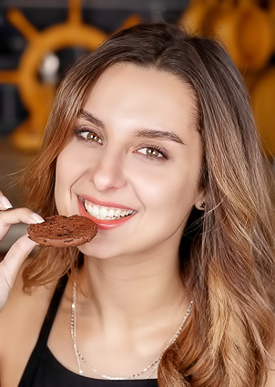 Lolli Spring Squeezing Her Sexy Ass Cheeks