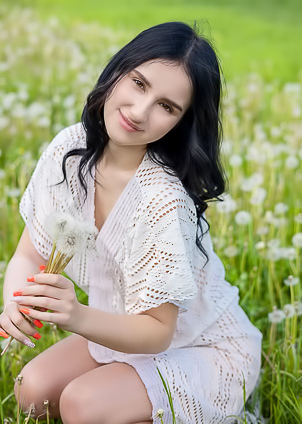 Sasha Jane Unveils Her Curves To Morning Sun Amid Wildflowers